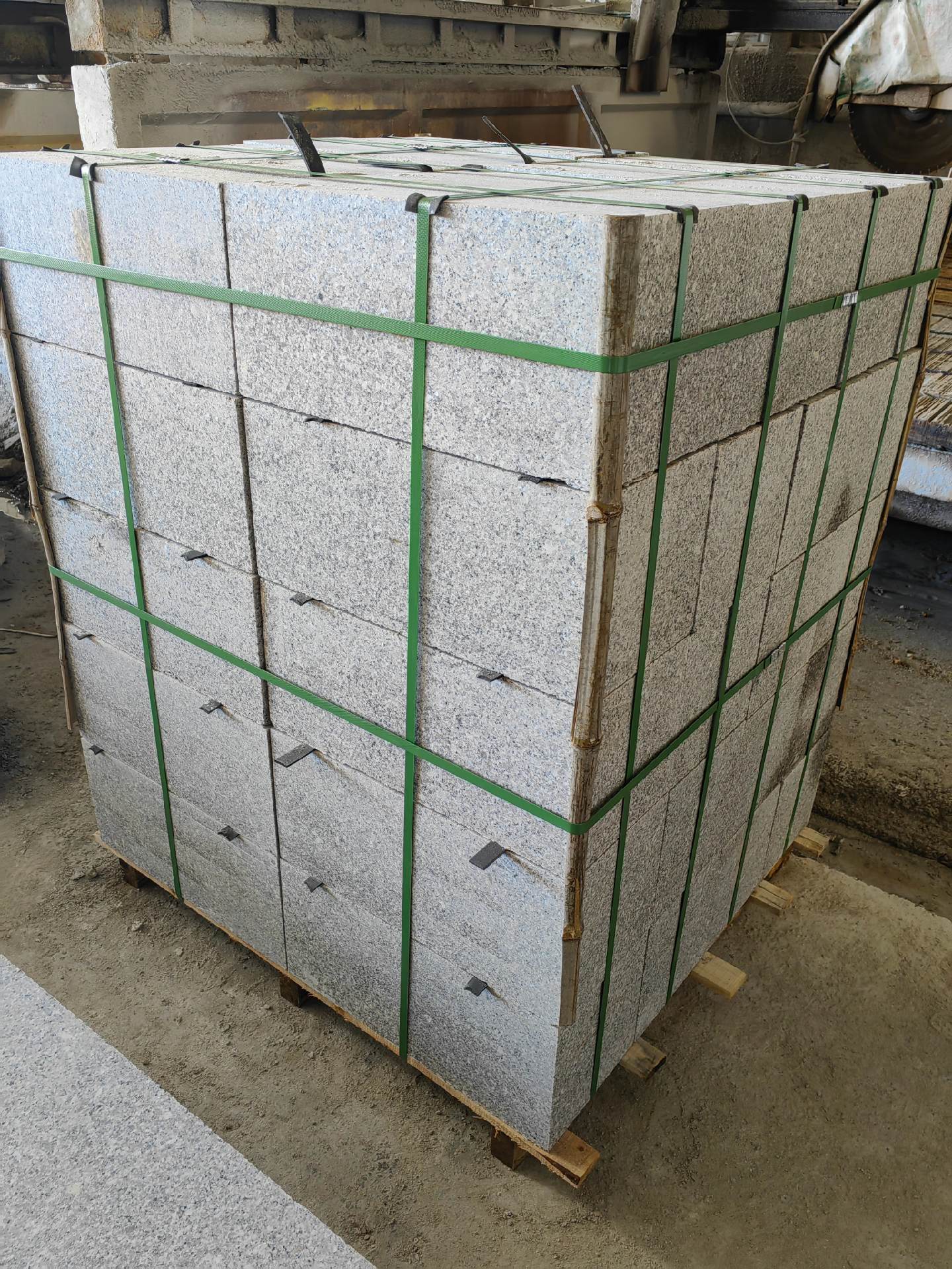 黃銹石荔枝面光板外墻干掛多少錢一平方